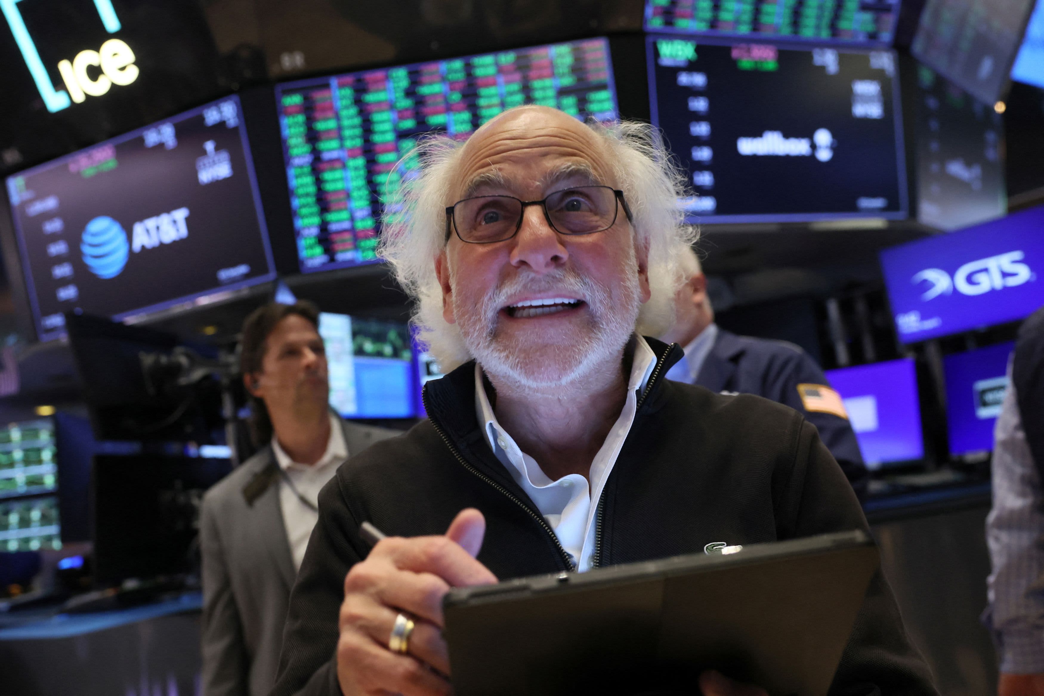 Dow jumps 400 points to a record on Friday, S&P 500 closes above 5,...